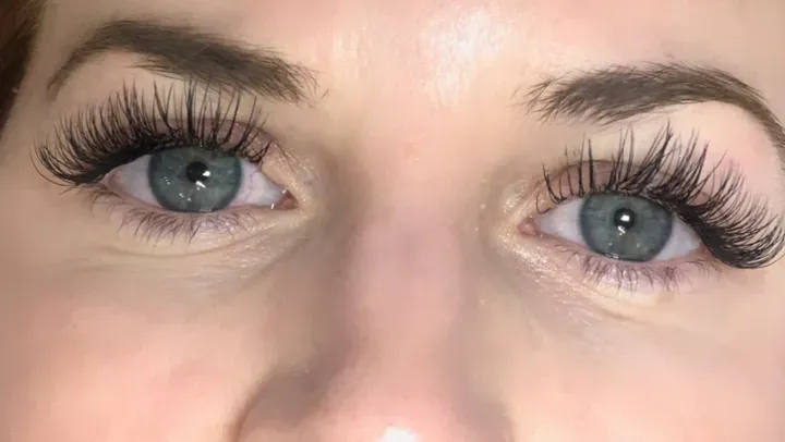 https://cdn.salonspotlight.com/photos/teKoaXM5vJQb9RCAVYCa/7f61d703-ed10-4de8-b83a-13b6d6f88b6f_720x720