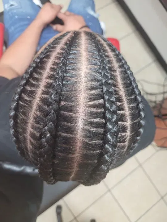 https://cdn.salonspotlight.com/photos/tgjI2QWWUb8RNOwWT5h2/929f091b-cec4-4c4c-9884-f025c70ce38b_720x720