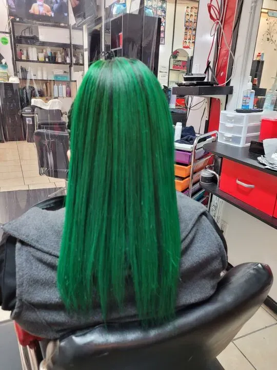https://cdn.salonspotlight.com/photos/tgjI2QWWUb8RNOwWT5h2/d0e36620-8456-42b7-ab37-b343c2fbc302_720x720