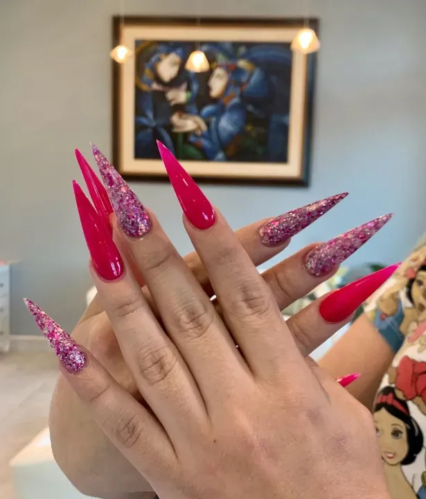 https://cdn.salonspotlight.com/photos/tgySFgfxPd7OoKahMbsJ/616f06a4-579f-4557-9f4a-674baf70d48a_720x720