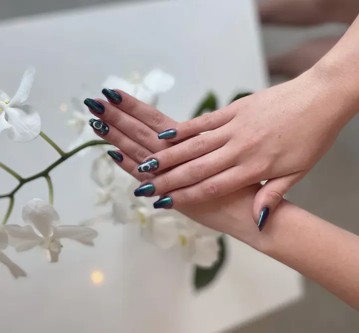 https://cdn.salonspotlight.com/photos/tgySFgfxPd7OoKahMbsJ/d3d6534a-d9f1-4e15-948b-7729c486413b_720x720