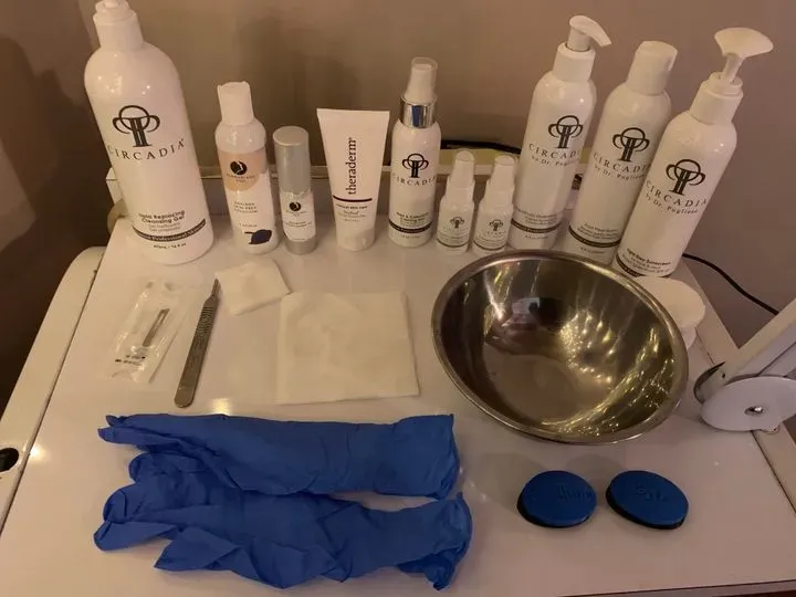 https://cdn.salonspotlight.com/photos/tih0k3SWdq1O44nvrPZ2/d8eed779-a3db-40ca-9d8f-851235405df2_720x720