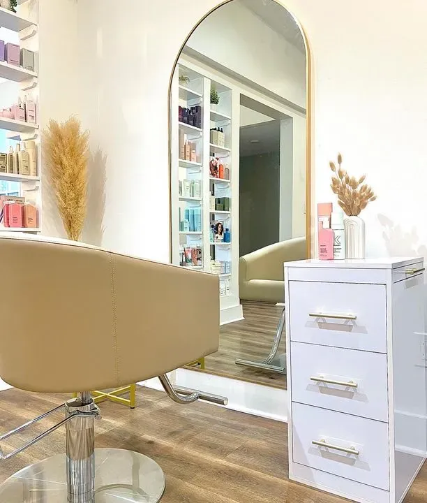 https://cdn.salonspotlight.com/photos/tj9HFUR58bhwJzFwLASD/655089c7-126b-4c4d-975e-7e0b47184174_720x720