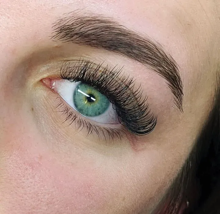 https://cdn.salonspotlight.com/photos/tj9HFUR58bhwJzFwLASD/7a68a09c-6540-424e-89b2-ce92a7368757_720x720