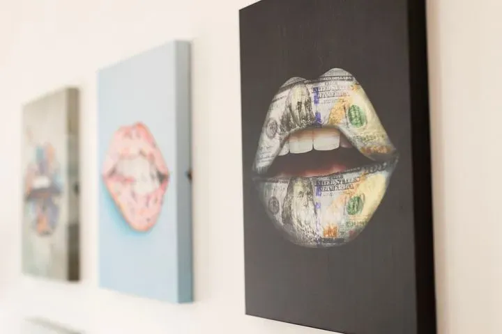 https://cdn.salonspotlight.com/photos/tjqKjpc2SZYBQrsb3Jgt/79609fec-4a64-43fe-8ca3-a43f97cef64b_720x720