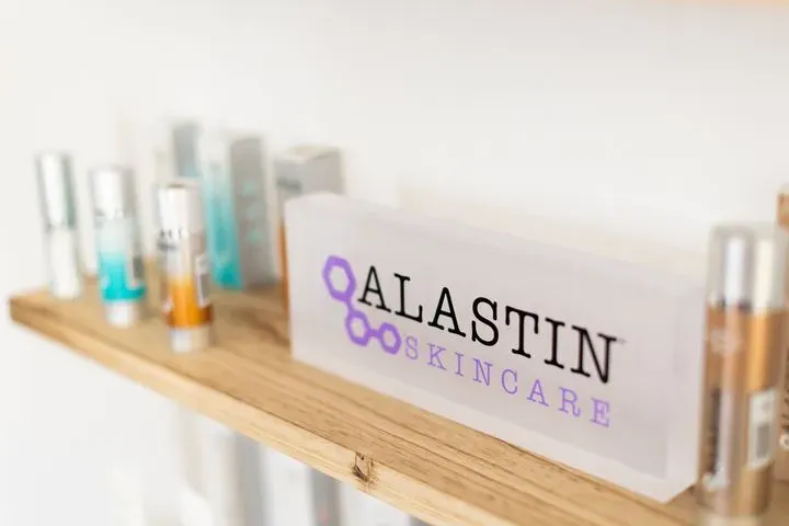 https://cdn.salonspotlight.com/photos/tjqKjpc2SZYBQrsb3Jgt/7c019f65-f5ec-47f2-a4b5-3212c02e03e8_720x720