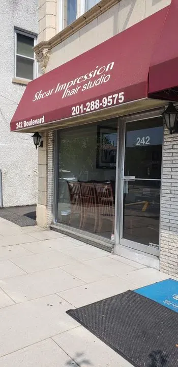 https://cdn.salonspotlight.com/photos/tmjCmhVnZYjIxLVBOm6N/424753af-4770-4a46-b34a-08c6dacc22b9_720x720
