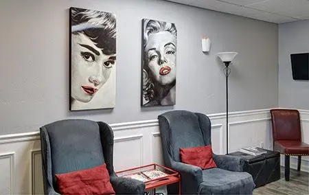 https://cdn.salonspotlight.com/photos/tnchkdYdYpE0DDTjCwO3/123db5b8-63e6-42c6-bb97-fe5ead21c63b_720x720