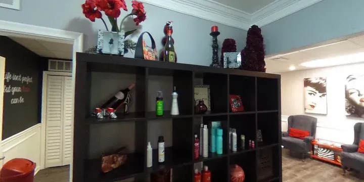 https://cdn.salonspotlight.com/photos/tnchkdYdYpE0DDTjCwO3/1de03084-27df-4b16-8eca-232fd9e2efa6_720x720
