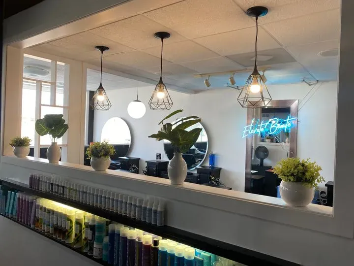 https://cdn.salonspotlight.com/photos/tnzKlY6mAx6vxcT7cTJO/ed67f9ef-3b3e-4f7c-a1f4-bbae4ab18999_720x720