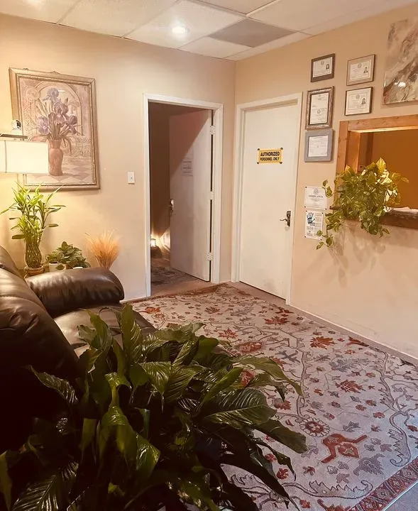https://cdn.salonspotlight.com/photos/tpAIbAyoxWojzDAqtDfp/8019ed50-21a2-4eed-b8f2-b1d67d107867_720x720