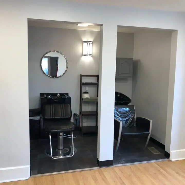 https://cdn.salonspotlight.com/photos/tqpbiw9UK3eTj8NUsPoJ/f6a34cfe-c777-4758-b99a-6f1931014934_720x720