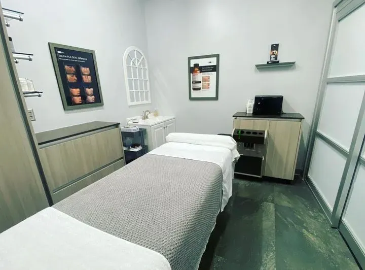 https://cdn.salonspotlight.com/photos/tr5VvCK44KMAnbtdoQmn/1e98912b-8b65-4924-b8fc-eb1816eed075_720x720
