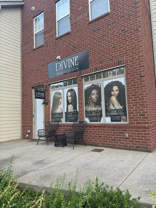 https://cdn.salonspotlight.com/photos/trXHLGhUvfHwQm38MLOd/d2820869-656b-4316-a42c-c0461c230a53_720x720