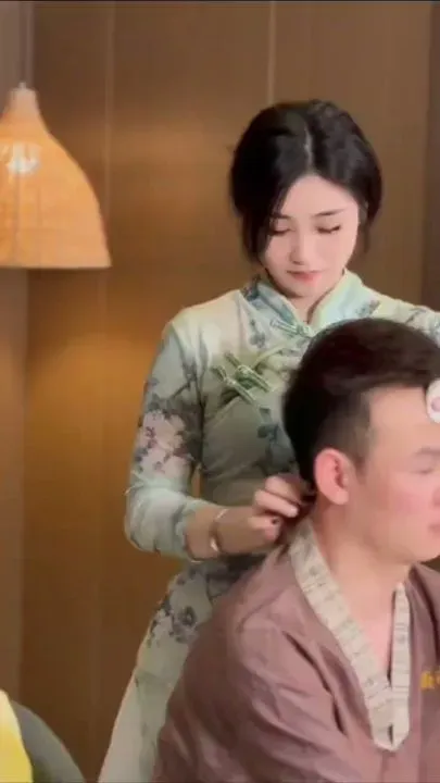 https://cdn.salonspotlight.com/photos/trjQD9w4syosB3JOaaJl/d03f9f8d-2b6d-43b6-9756-297f41b9ced7_720x720