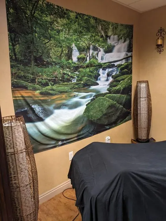 https://cdn.salonspotlight.com/photos/ttDTMWMSkDn12GxKGT7E/45ffdab3-755e-416f-8f19-a2a8795ffb92_720x720