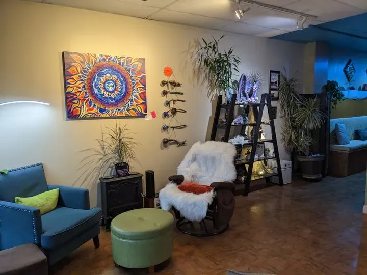 https://cdn.salonspotlight.com/photos/ttDTMWMSkDn12GxKGT7E/7821e073-64f1-43a0-9d30-3aeccf851fa1_720x720