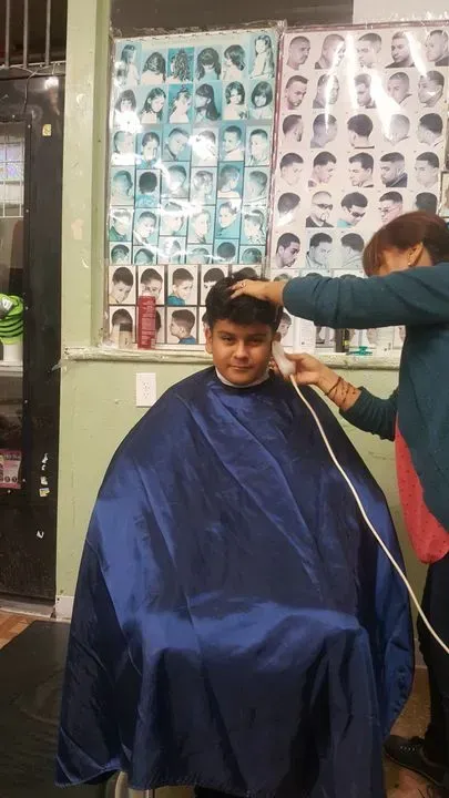 https://cdn.salonspotlight.com/photos/twTg0nCVoMpou6xzvQvL/fe9c4184-37ee-428e-b099-c6ea908e5623_720x720