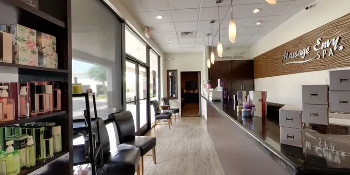 https://cdn.salonspotlight.com/photos/twZ6EpIqvbIV6C7QOUBb/fc07eba1-8914-41b6-9264-e163756fe6d4_720x720