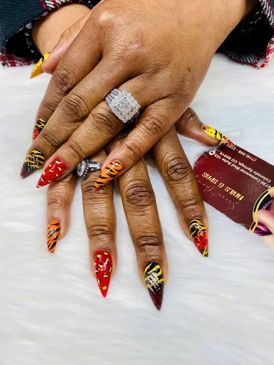 https://cdn.salonspotlight.com/photos/tzFb0OQFml9dNnSStdGo/e035977d-e3d3-419b-985a-45c5b7a6657b_720x720