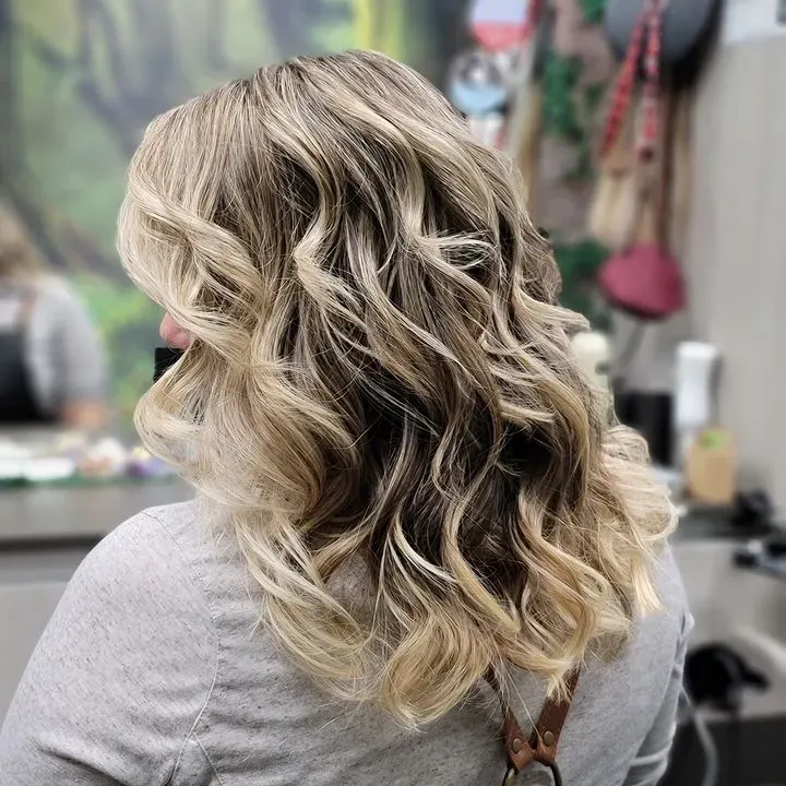 https://cdn.salonspotlight.com/photos/tzzxjUzVAV4UXUBIErsY/3d1bd6d2-7ed0-4be3-951e-2c7a7f6981ed_720x720