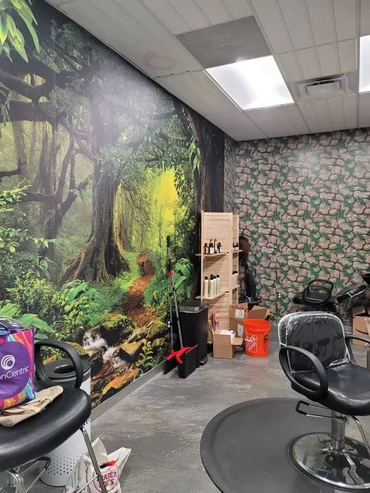 https://cdn.salonspotlight.com/photos/tzzxjUzVAV4UXUBIErsY/82cb0365-081a-458c-97e4-8bb837dcf8e3_720x720