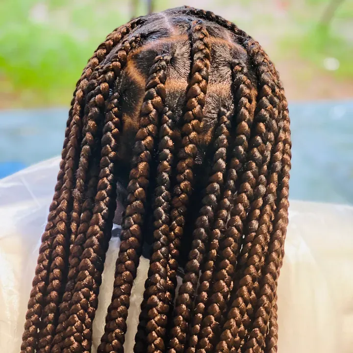 https://cdn.salonspotlight.com/photos/u0800684QTpgUoPvWydX/0fda5c8b-6431-41a3-83d0-60bd2ae7953f_720x720
