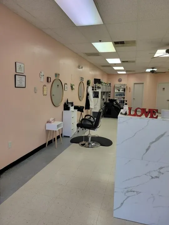 https://cdn.salonspotlight.com/photos/u0r9y2xF4dhT5rLSrkKS/3167b5e6-769f-4a78-9f8b-08f0379ed960_720x720