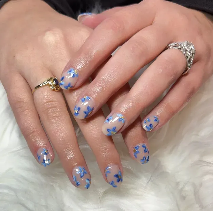 https://cdn.salonspotlight.com/photos/u2kYn8W0vtf8Gi5QYuTe/ff235558-bc91-4065-8ebe-f5bf68b12197_720x720