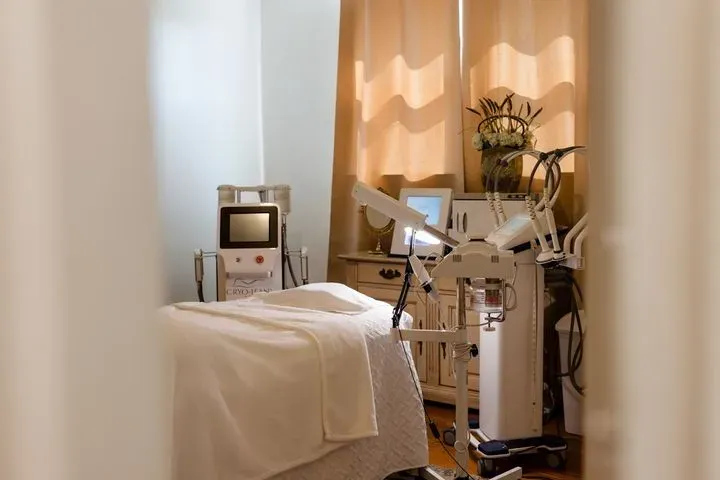 https://cdn.salonspotlight.com/photos/u66m8YB9CaIP0HihsmSg/5eaba751-86da-46e7-852d-be23a487baeb_720x720