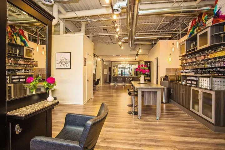 https://cdn.salonspotlight.com/photos/u6nbXU6ALzzhpQYBbgKR/60c0e267-8276-4902-9a1d-676c7f67783e_720x720