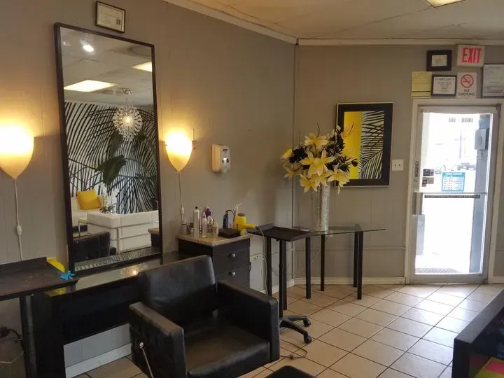 https://cdn.salonspotlight.com/photos/u9IGAL4N9Mmj2k9R09DL/463bdc08-3055-48fa-bbfe-e0299160aebf_720x720