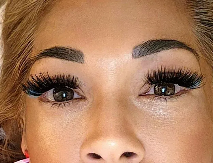 https://cdn.salonspotlight.com/photos/u9aAvlJtsjoaqmiysngZ/fc0286b0-ca40-4fbf-801e-d44daa0a59c3_720x720