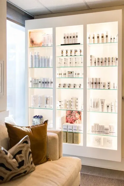https://cdn.salonspotlight.com/photos/uAng33m9mYhuSWSRpmpV/63fc0b8b-843a-4577-9480-8872891d3817_720x720