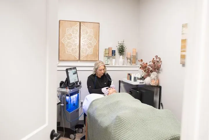 https://cdn.salonspotlight.com/photos/uCSW7bG2npLTtJAEpyev/0d7edbce-ade6-4182-b737-a759ddc18f2c_720x720