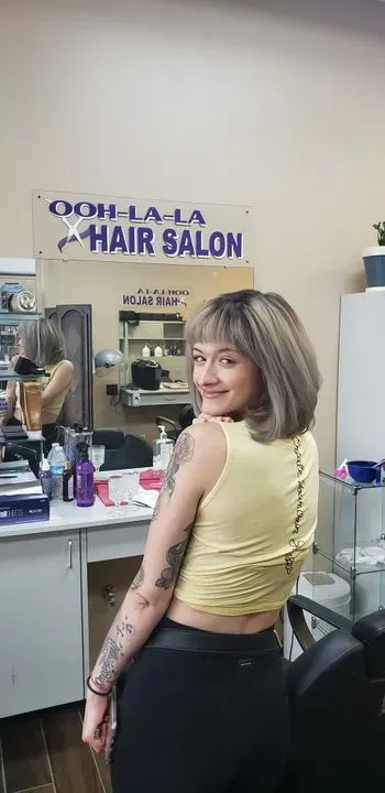 https://cdn.salonspotlight.com/photos/uCcS042RcsiD8bfx4ty5/883c9dbd-ad53-4a7e-8f76-792418391562_720x720