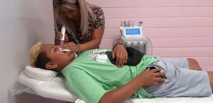 https://cdn.salonspotlight.com/photos/uFNRyDUS9QGs4Qr1PHjI/a426de96-13c8-4bec-8086-e7dec37443fe_720x720