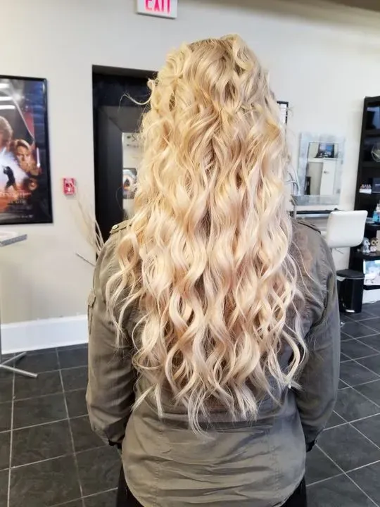 https://cdn.salonspotlight.com/photos/uGcPaFP0zNvouhTkXB1Y/4143832a-5b47-485e-9175-80b4f869f1ea_720x720