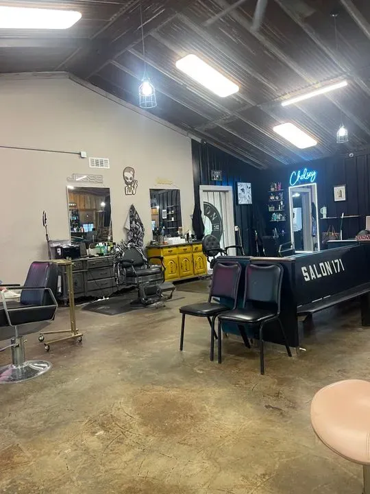 https://cdn.salonspotlight.com/photos/uGgIgqrpZQ33n41PkfjO/3ae53471-64d0-4a9a-b65f-7c415751e1ee_720x720