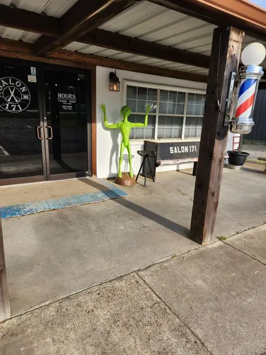 https://cdn.salonspotlight.com/photos/uGgIgqrpZQ33n41PkfjO/97900736-c923-432d-8c63-7f9c703ab118_720x720
