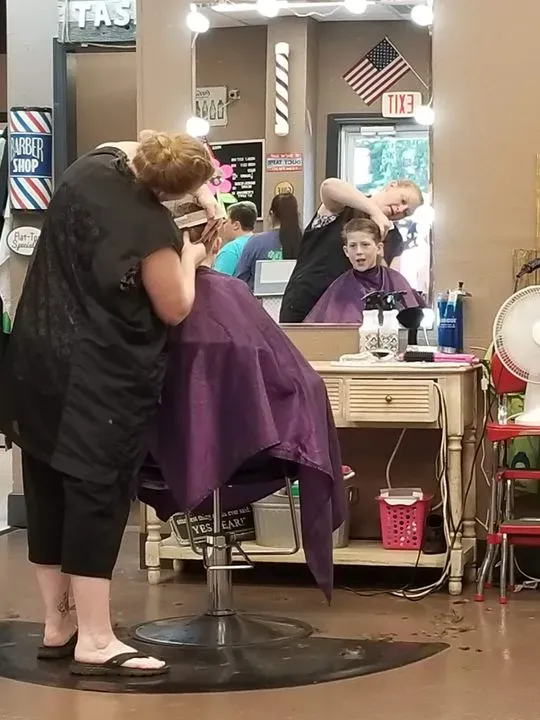 https://cdn.salonspotlight.com/photos/uGgIgqrpZQ33n41PkfjO/9f1049db-9fef-488a-ab8d-11fa8bae9d40_720x720