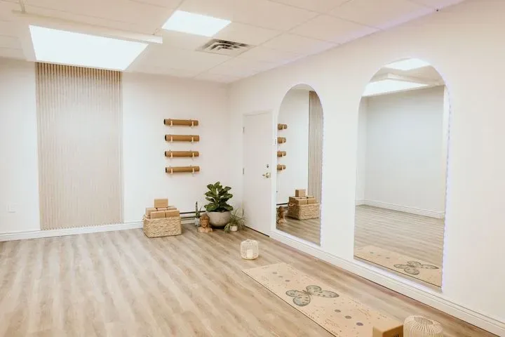 https://cdn.salonspotlight.com/photos/uHIoUHgBg3TATQCKgyld/afbd76d5-1713-4bc6-8e9b-e39d3066f0a4_720x720
