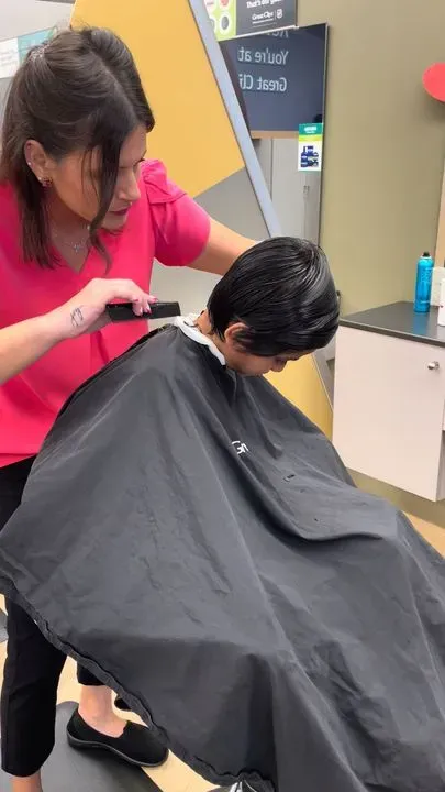 https://cdn.salonspotlight.com/photos/uIZwvG44pu3dT4nR0W92/4742c4f8-4fdb-4971-bf46-a82e69b2338c_720x720