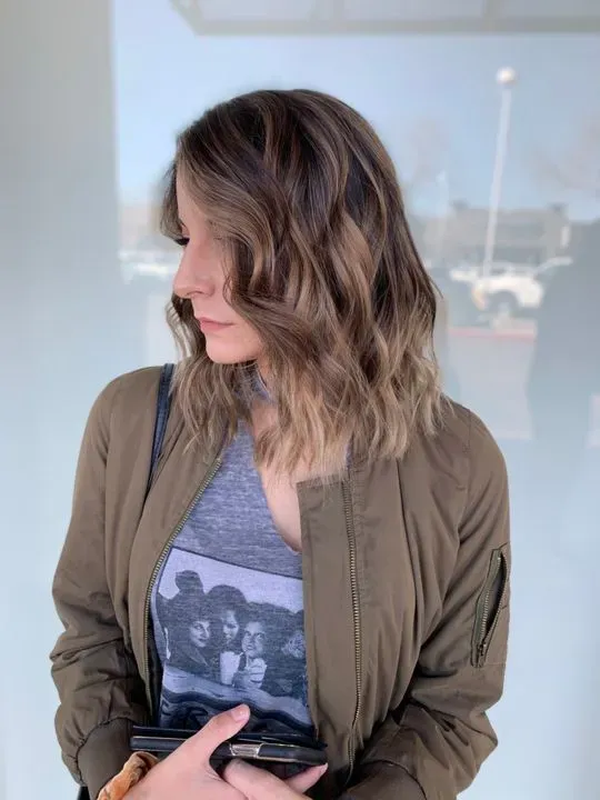 https://cdn.salonspotlight.com/photos/uKoNTrEYKXhJRkrYwqb5/2cc22b47-6426-4a06-9edb-0f7716a53448_720x720