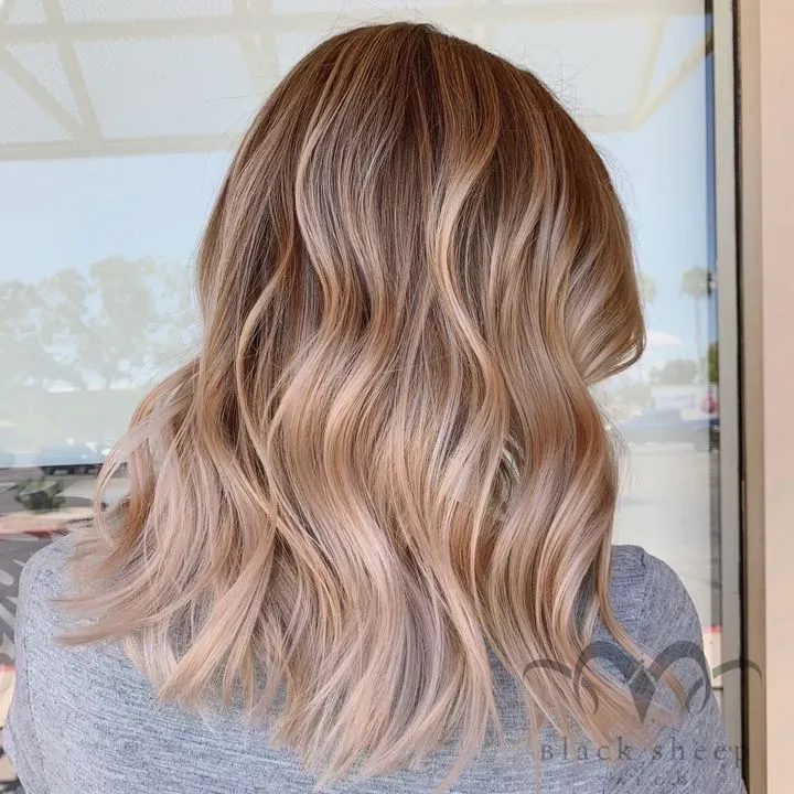 https://cdn.salonspotlight.com/photos/uKoNTrEYKXhJRkrYwqb5/7355fbab-7c66-4b96-ac64-9b8b887f23fe_720x720