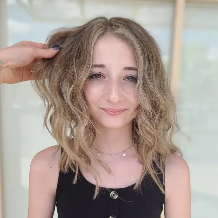 https://cdn.salonspotlight.com/photos/uKoNTrEYKXhJRkrYwqb5/f6cb1c02-3926-4cc9-8551-a4ec6ef55282_720x720