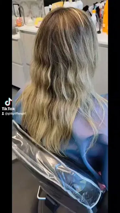 https://cdn.salonspotlight.com/photos/uLpErgaWMFACaO26sIle/bc754382-8efa-4683-a69c-6cef7dba7e0a_720x720