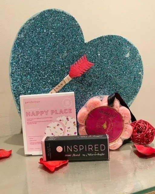 https://cdn.salonspotlight.com/photos/uM7rxlUU6qpaYnL2nCe3/fa402d3b-46f4-49fc-b56f-a32b4b6ecb21_720x720