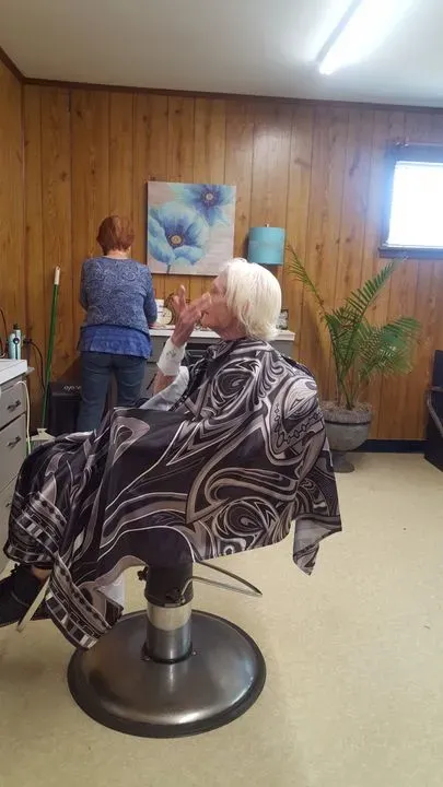 https://cdn.salonspotlight.com/photos/uMNuql3XgxDLA8jziG4j/a6e1b505-3dbd-44ab-af5a-662154c0f7ef_720x720