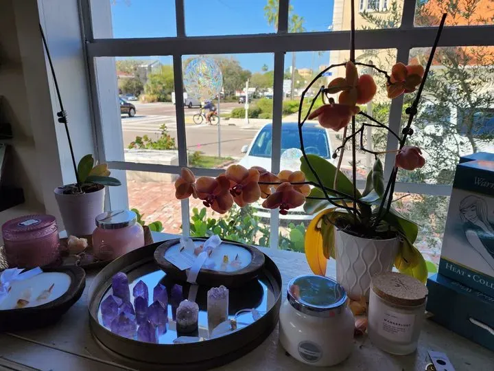 https://cdn.salonspotlight.com/photos/uMvxjXZ6kJQawRBtJJxO/5335c7d2-4ee8-4a75-9a5d-59c4d940950a_720x720